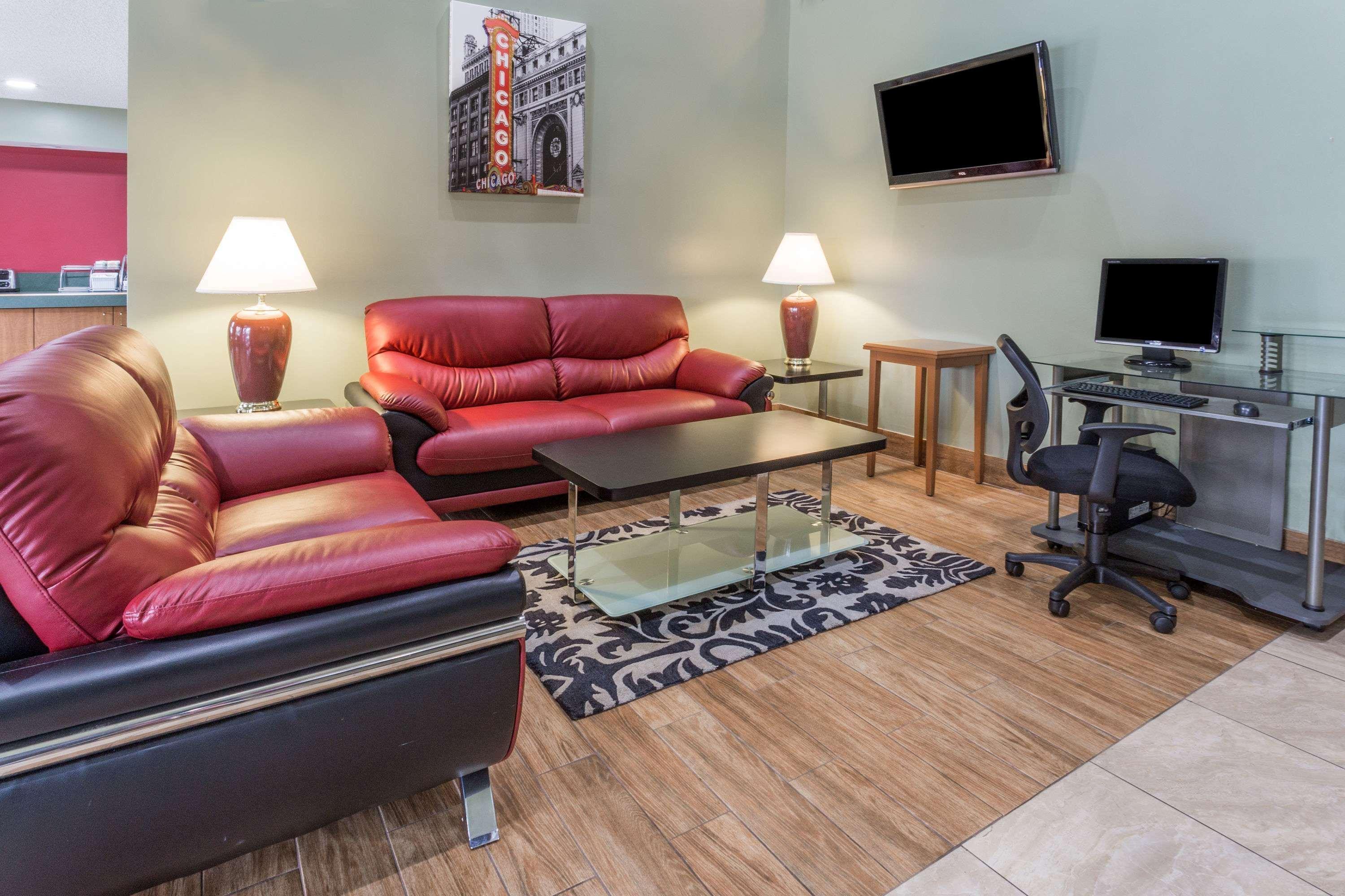 Super 8 By Wyndham Hotel 2*