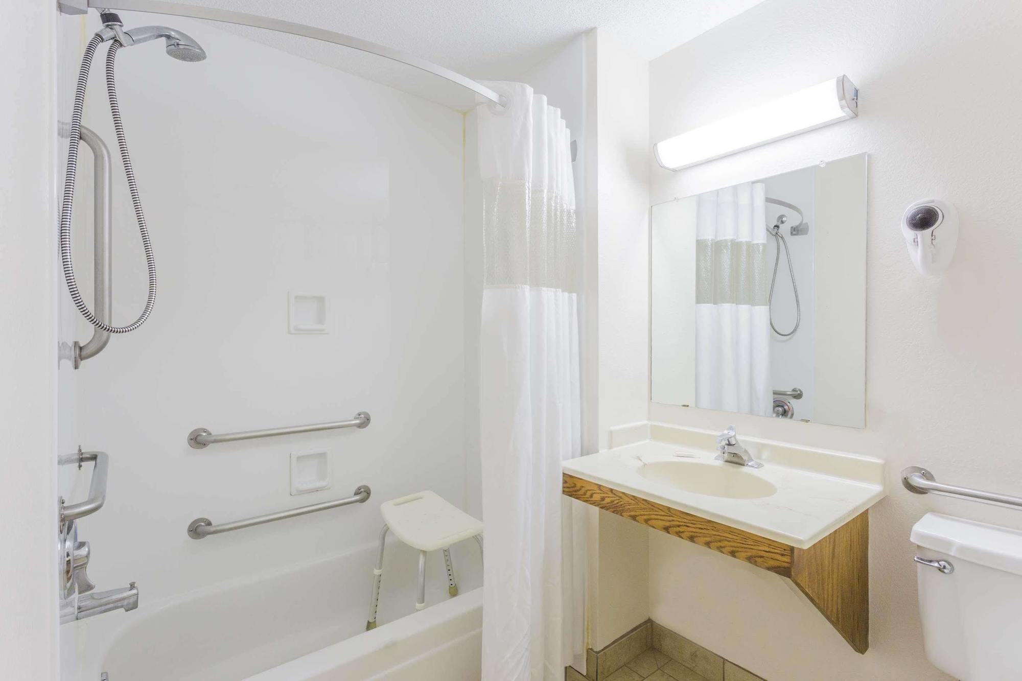 Hotel Super 8 By Wyndham 2*