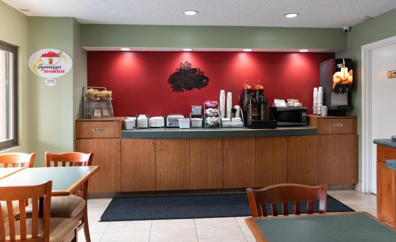 Super 8 By Wyndham Hotel Elgin